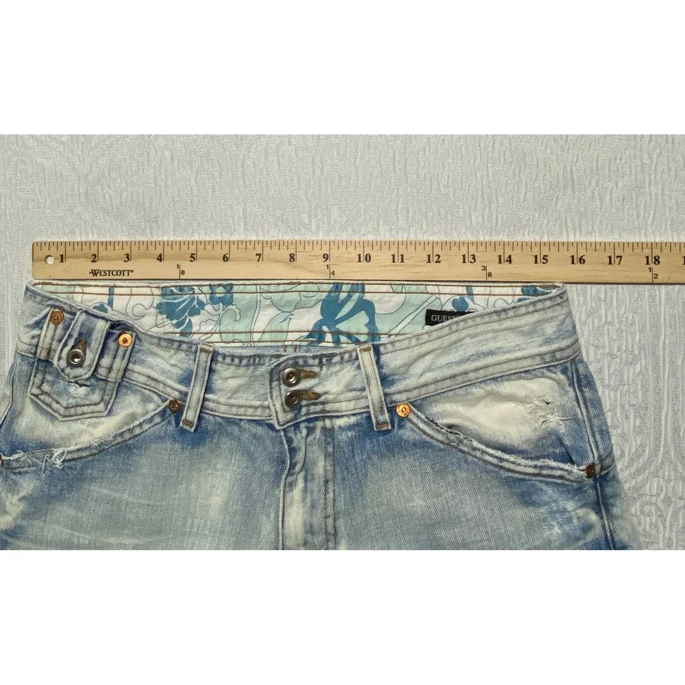 Vintage USA Y2K Guess Premium‎ Denim Shorts Size 30 Light Wash Distressed Jorts